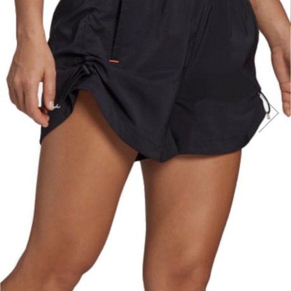 Women's PrimeBlue Bungee-Hem Shorts
Size Small
***NEW WITH TAGS*** - Picture 5 of 8